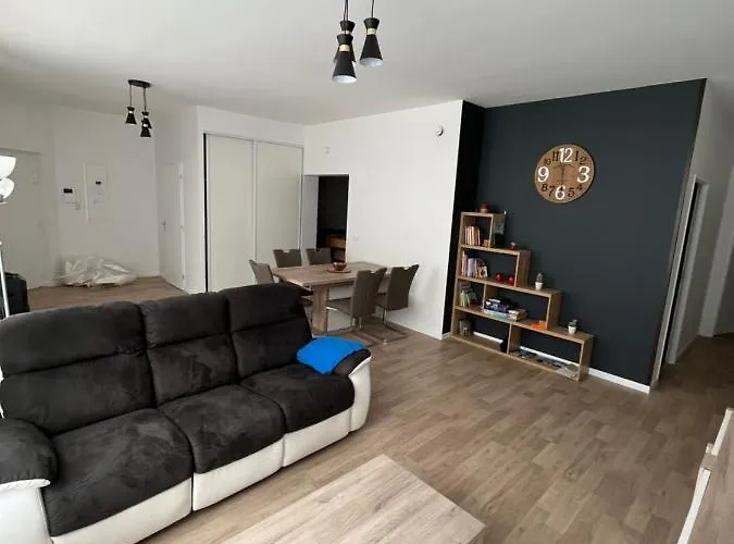 Appartement T4 140 M2 Spacieux Et Calme Pour 8 Personnes