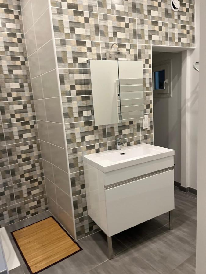 Apartment T4 140 M2 Spacieux Et Calme Pour 8 Personnes *