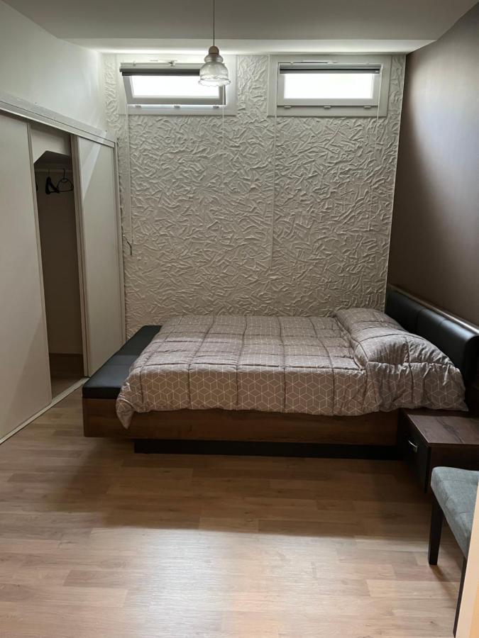 T4 140 M2 Spacieux Et Calme Pour 8 Personnes Apartment *