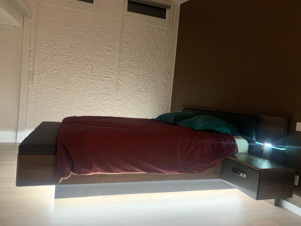 T4 140 M2 Spacieux Et Calme Pour 8 Personnes Apartment *