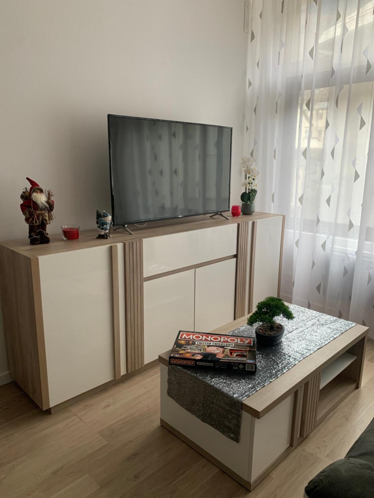Apartment T4 140 M2 Spacieux Et Calme Pour 8 Personnes