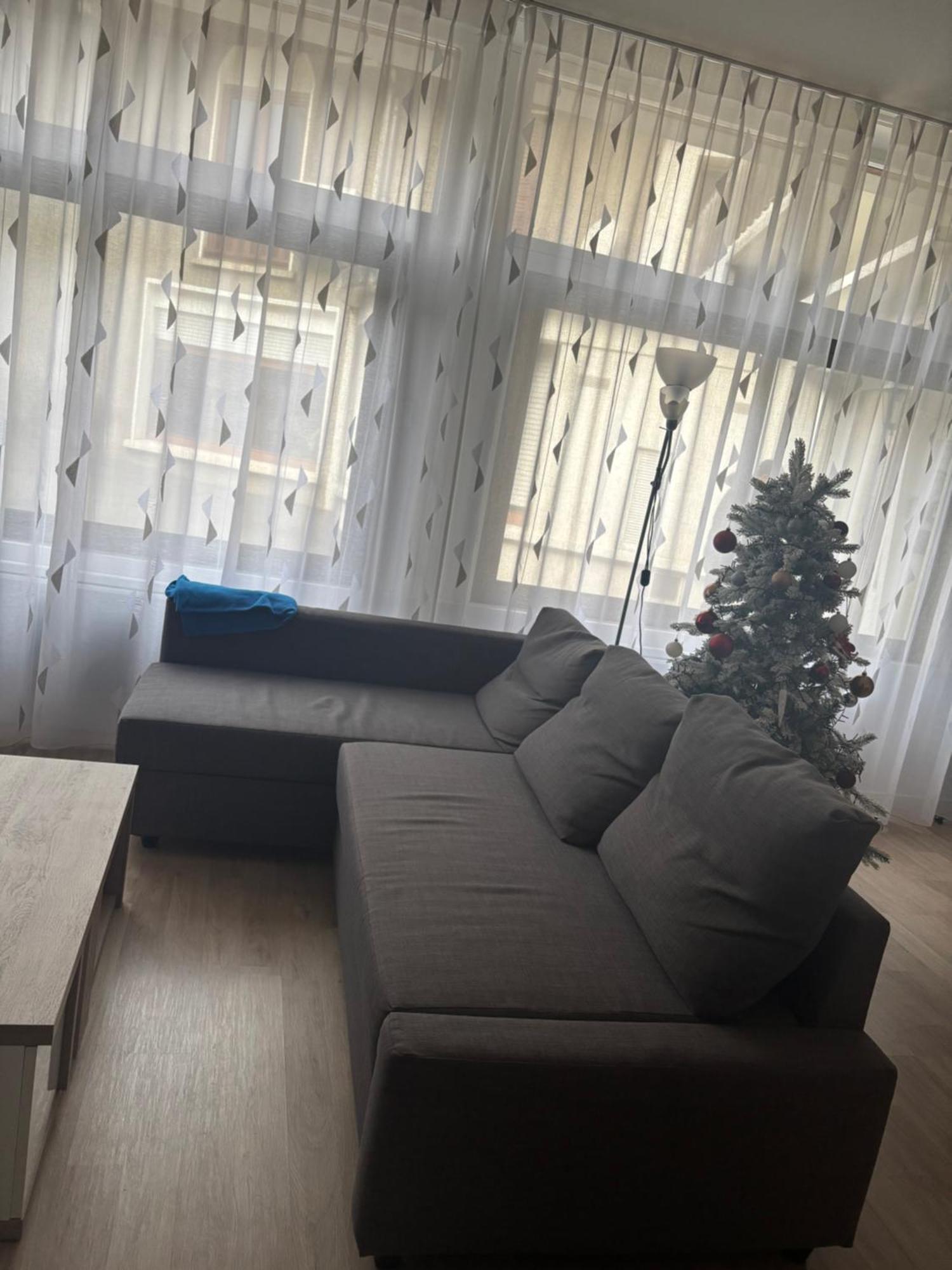 T4 140 M2 Spacieux Et Calme Pour 8 Personnes Apartment *